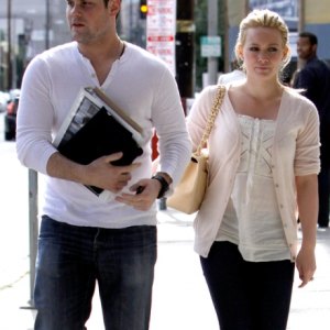 Hilary duff split mike comrie