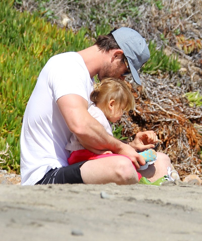 Chris hemsworth twins 8