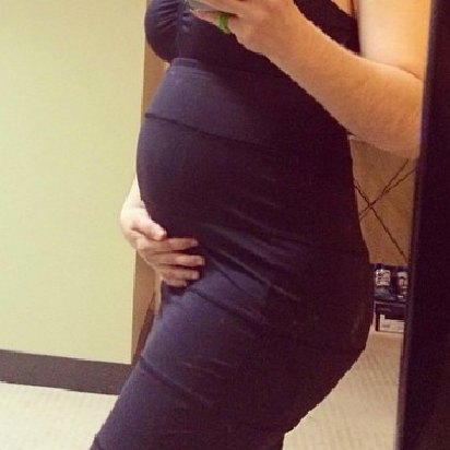 Alyssa milano pregnant baby bump 1