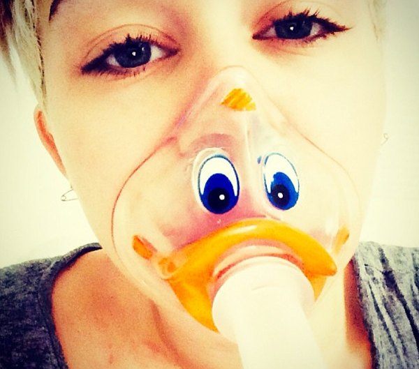 Miley cyrus hospitalized hospital cancels tour