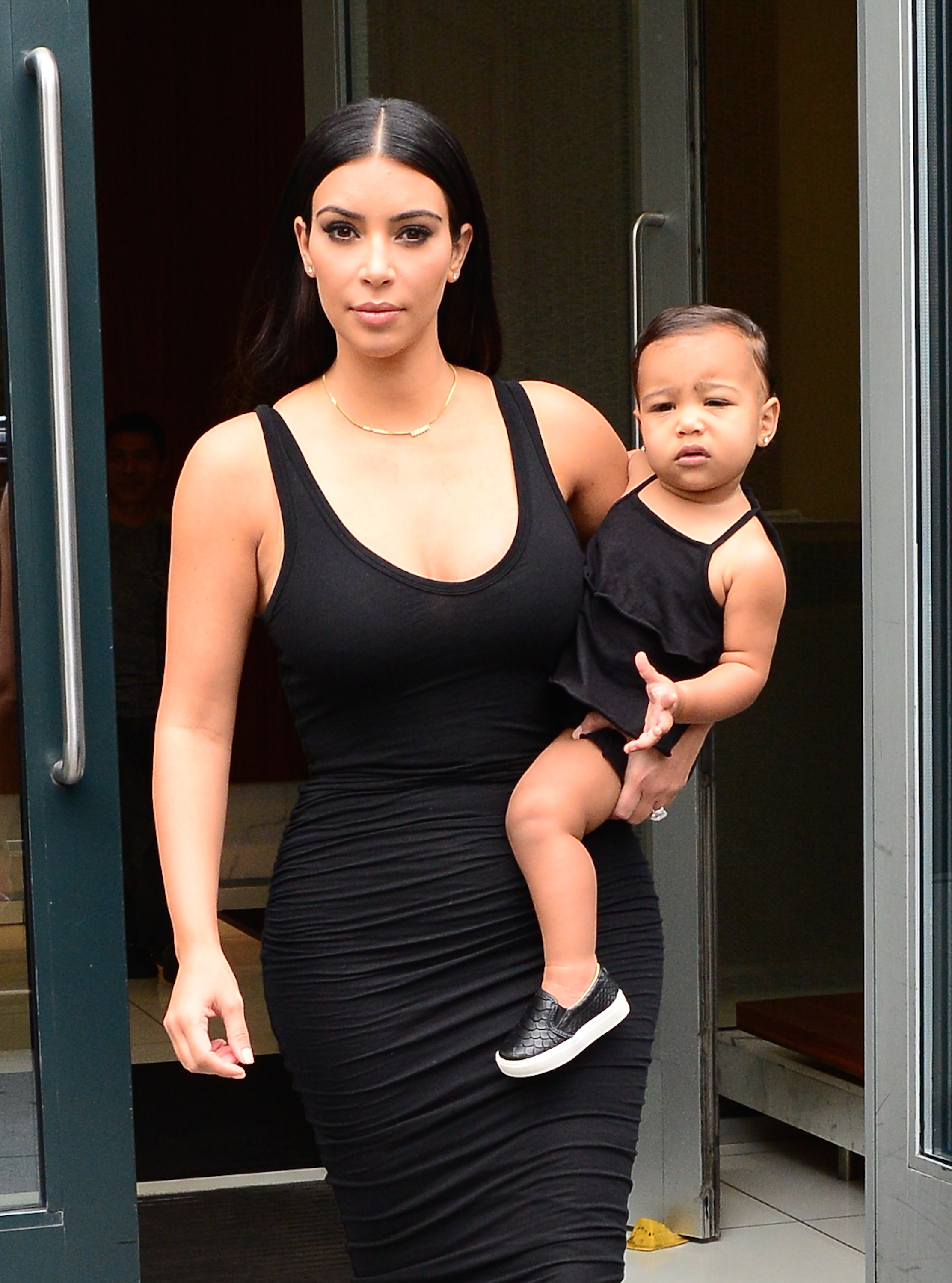 Kim kardashian north west black outfit match