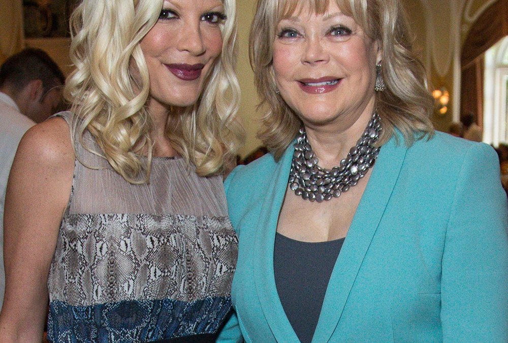 Tori spelling relationship mom candy at odds