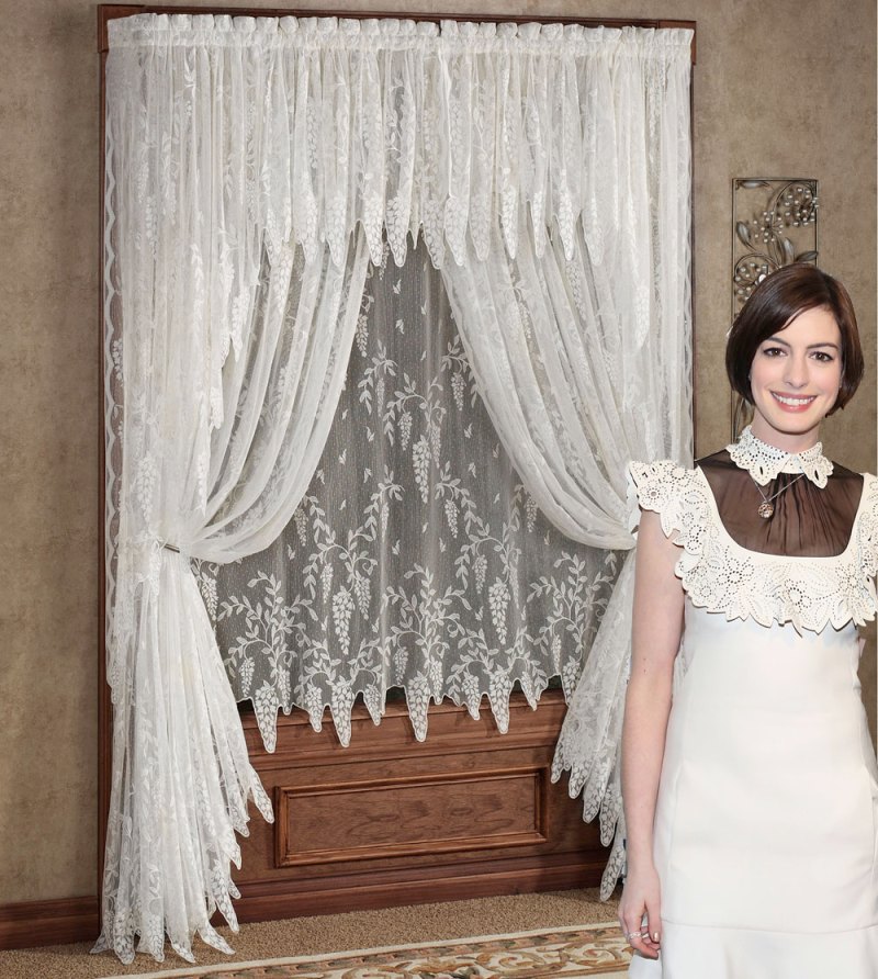 Anne hathaway dress curtains