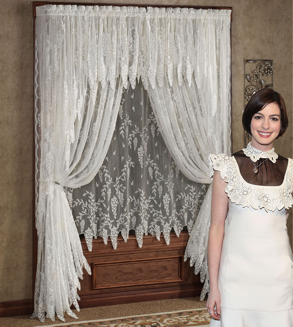 Anne hathaway dress curtains