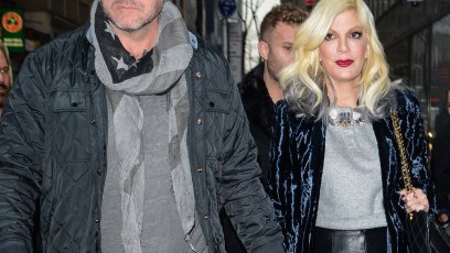 Tori spelling removing breast implants 1