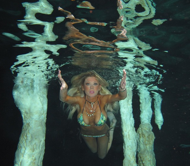 Tara reid underwater bikini photos