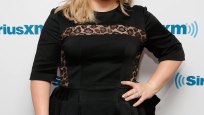 Kelly clarkson weight twitter troll