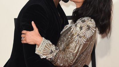 Kim kardashian kanye west kiss