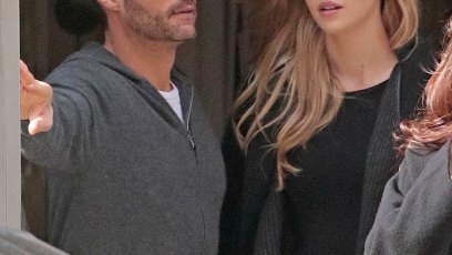 Ryan seacrest girlfriend single mom