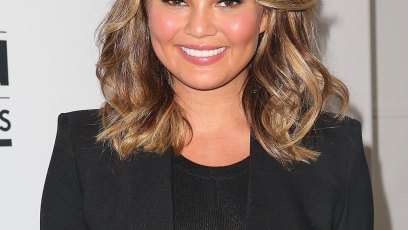 Chrissy teigen stretch marks model