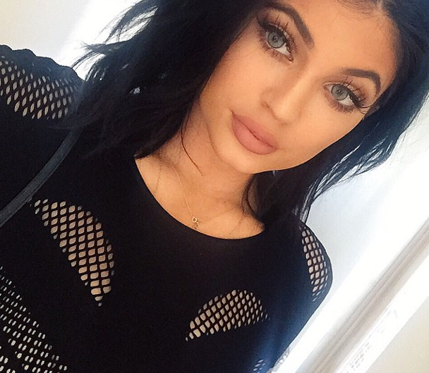 Kylie jenner colored contacts