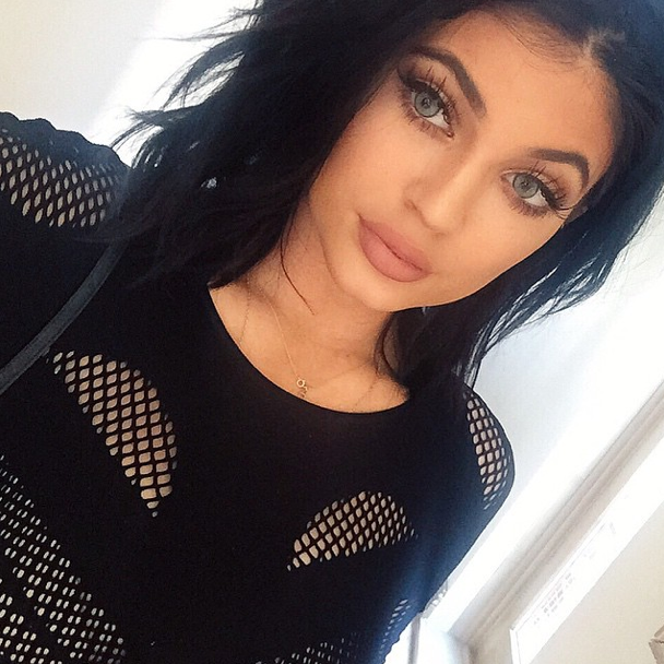 Kylie jenner colored contacts