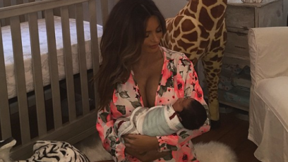 Pregnant model six pack