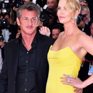 Charlize theron sean penn wedding