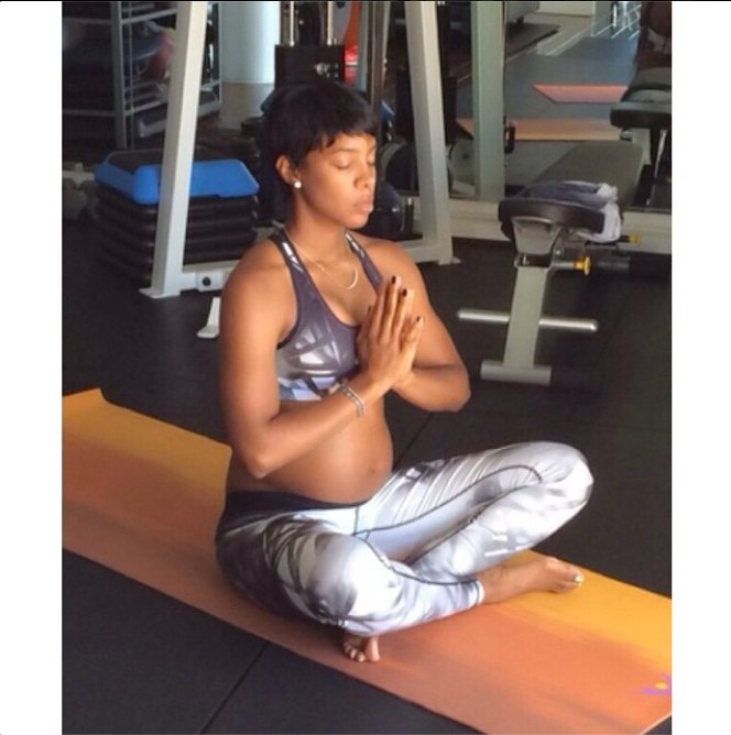 Kelly rowland pregnant baby bumps