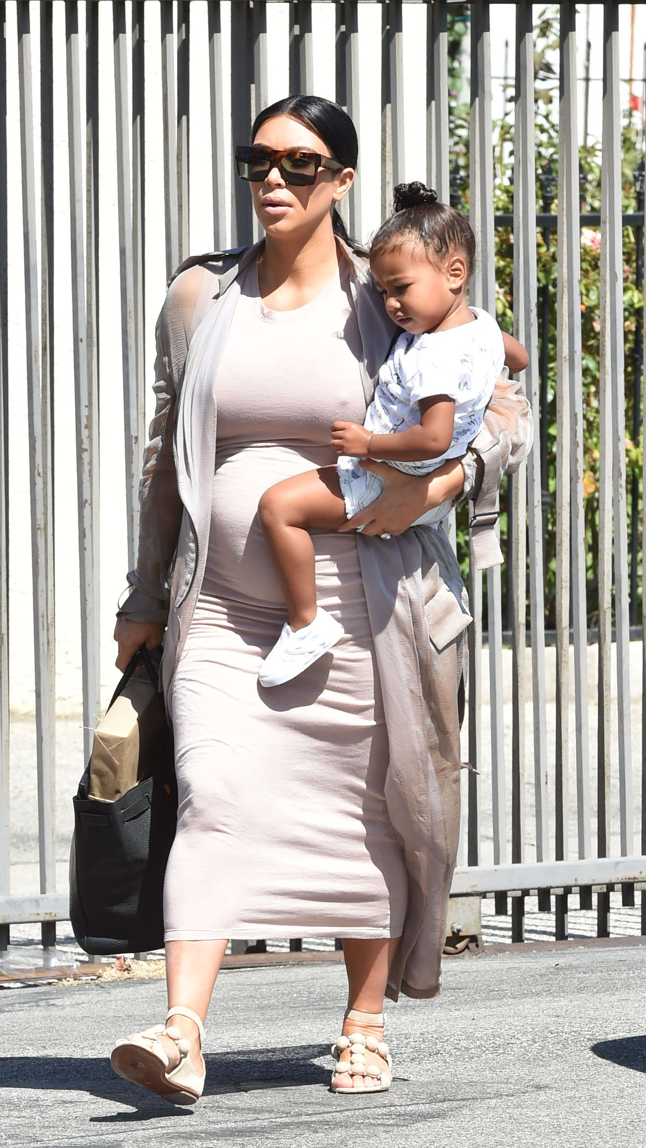 Kim kardashian pregnancy look 100