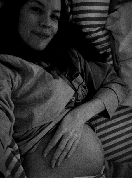 Liv tyler bare baby bump