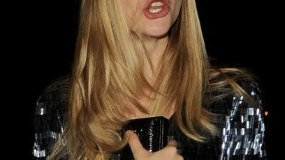 Amanda seyfried leaving groucho clubin london oct 2009