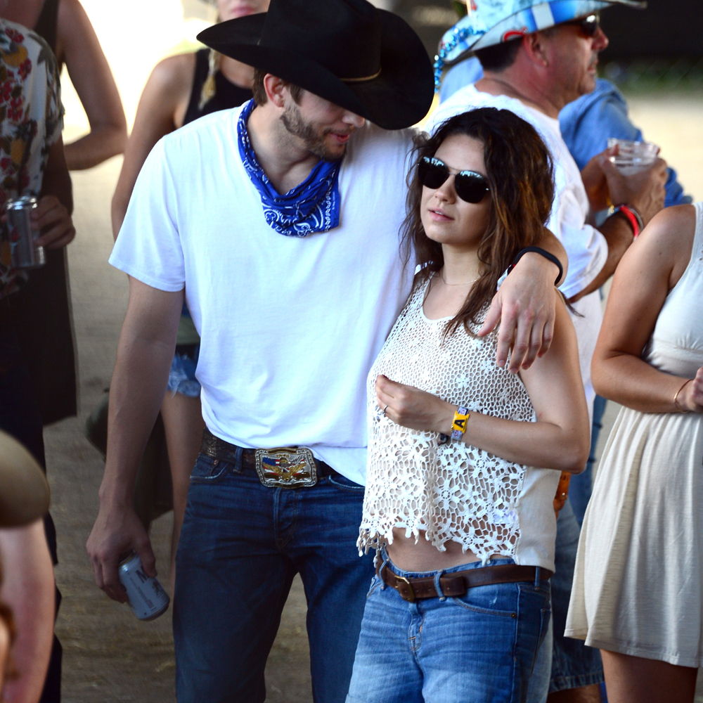 Mila kunis baby bump pregnant