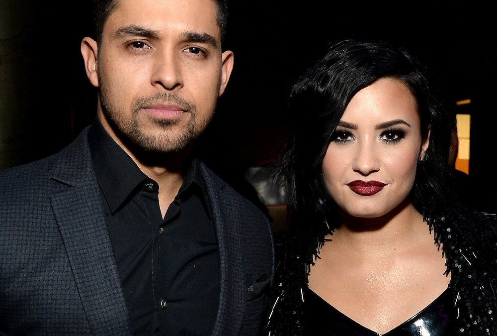 Demi lovato wilmer valderrama dog