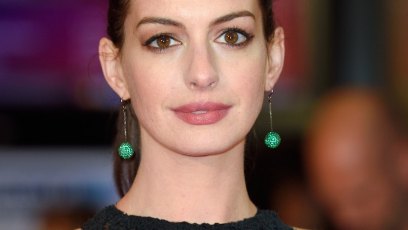 Anne hathaway pregnant bikini