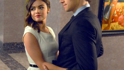 Aria ezra pretty little liars