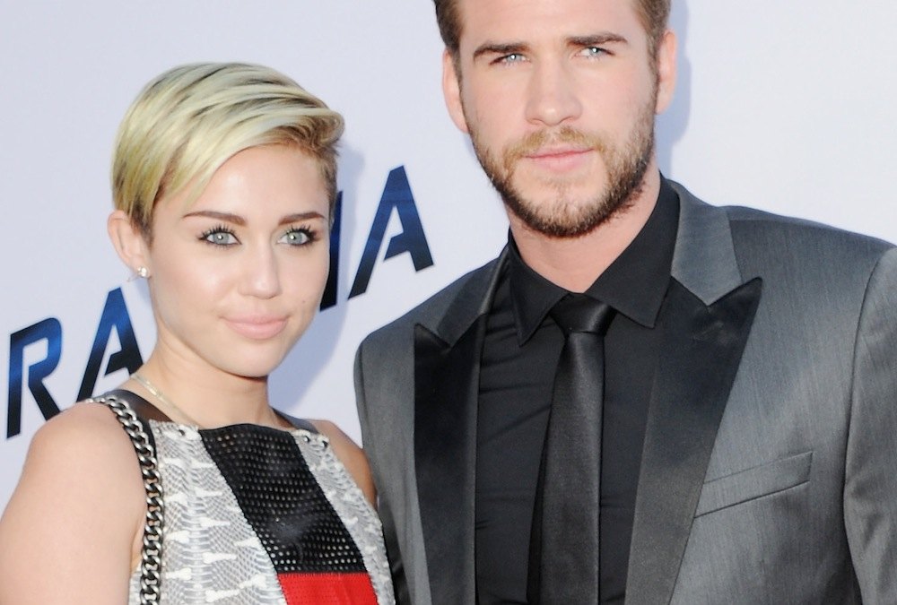 Liam hemsworth miley cyrus engaged