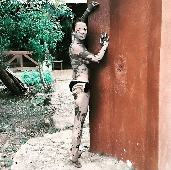 Lindsay lohan side boob