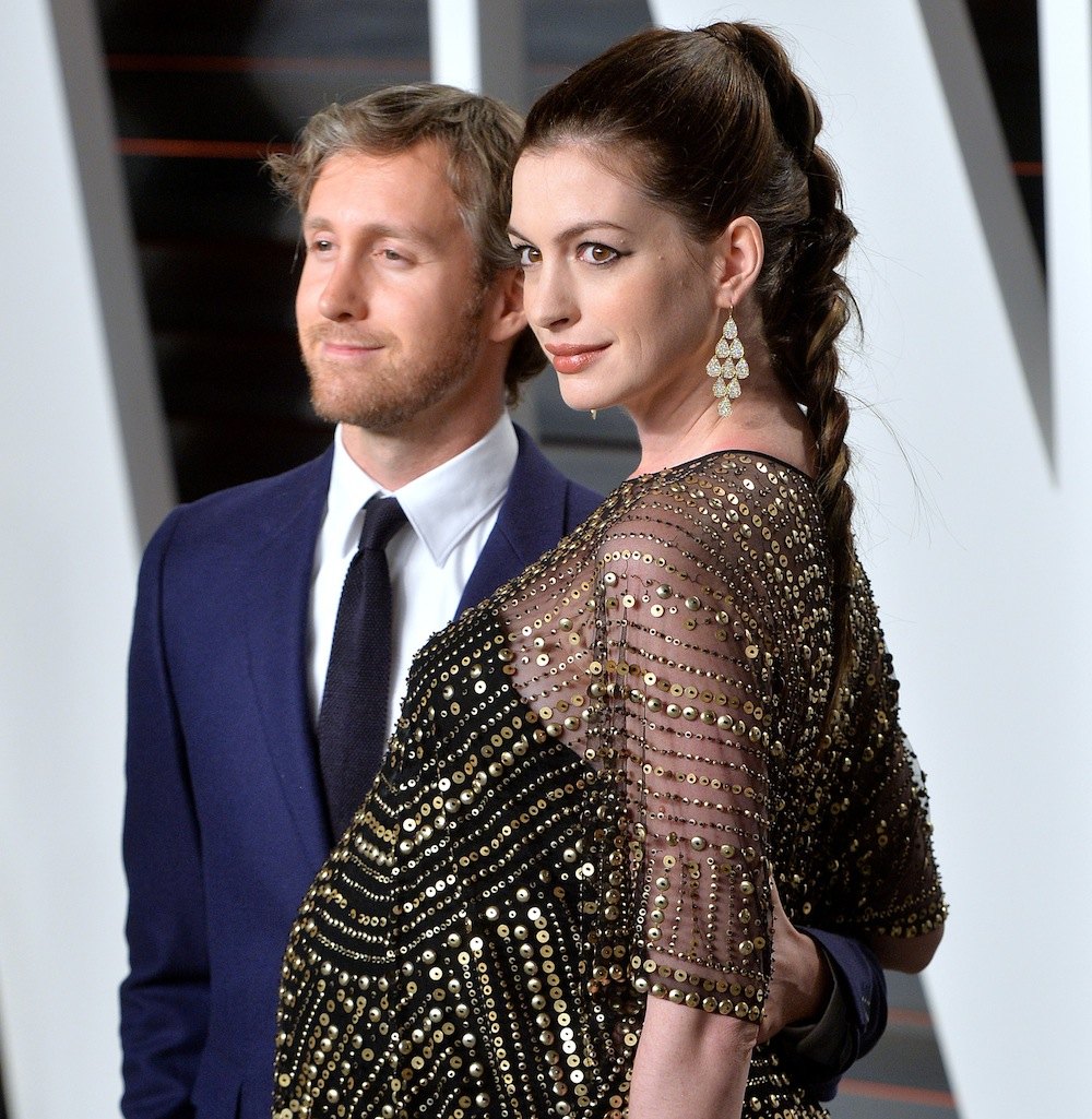 Pregnant Anne Hathaway Puts Her Baby Bump On Display At Oscars After Pregnant Anne Hathaway Puts Her Baby Bump On Display At Oscars After
