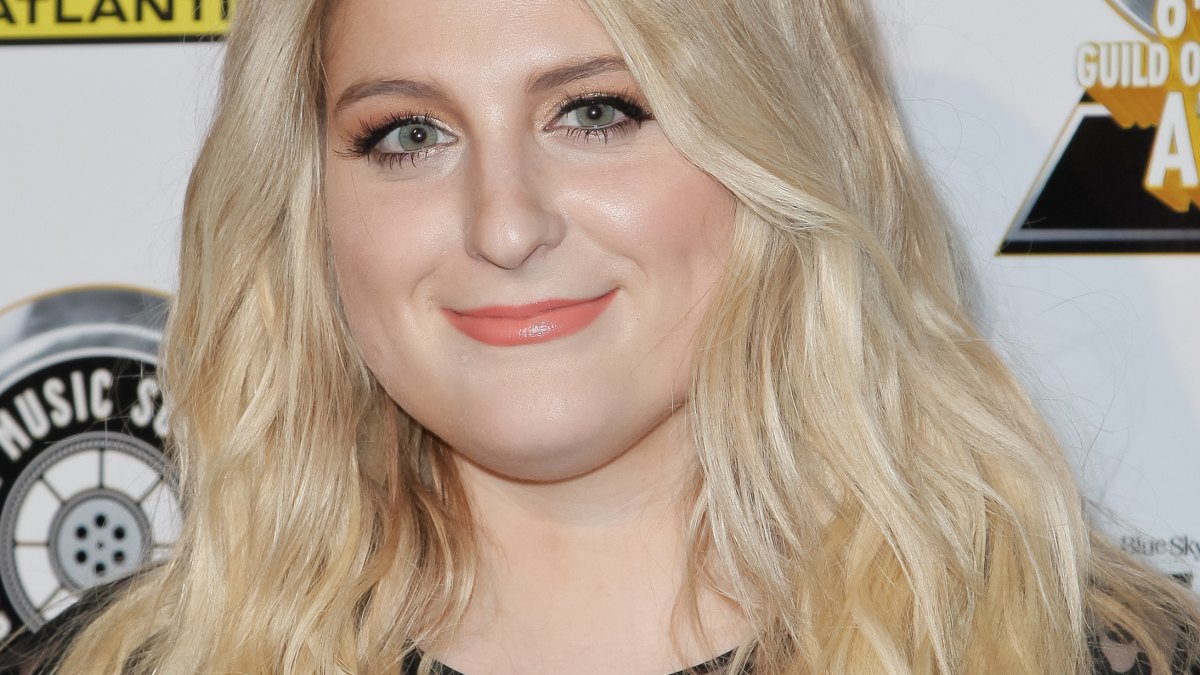 Megan trainor dyes hair