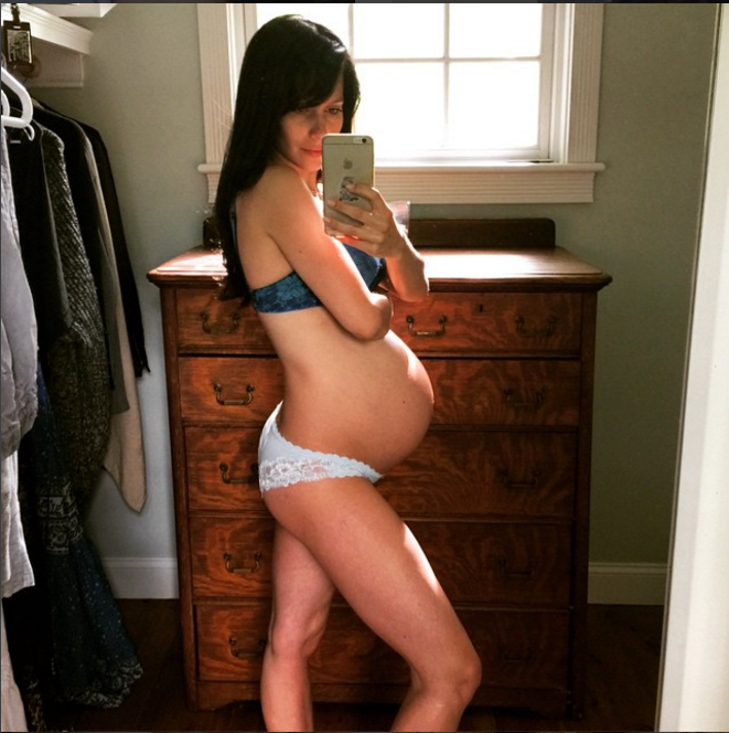 Hilaria baldwin baby bump 2