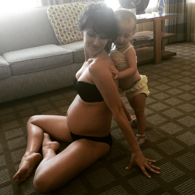 Hilaria baldwin baby bump 9