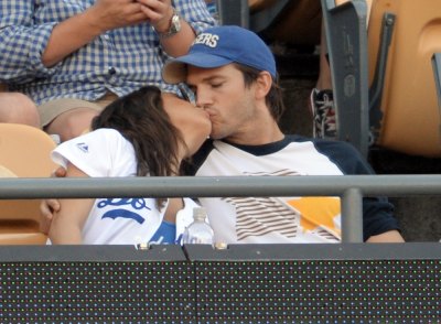 mila kunis ashton kutcher splash