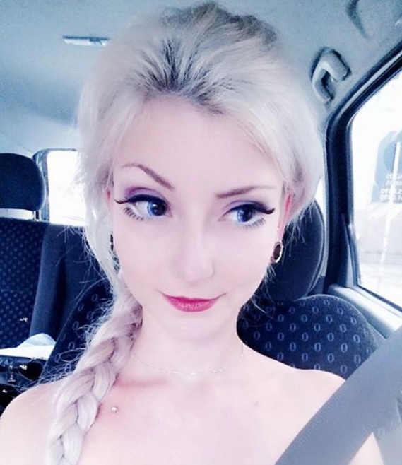 Watch Out Human Barbie There S A Real Life Elsa From Frozen Now See The Pics Life Style
