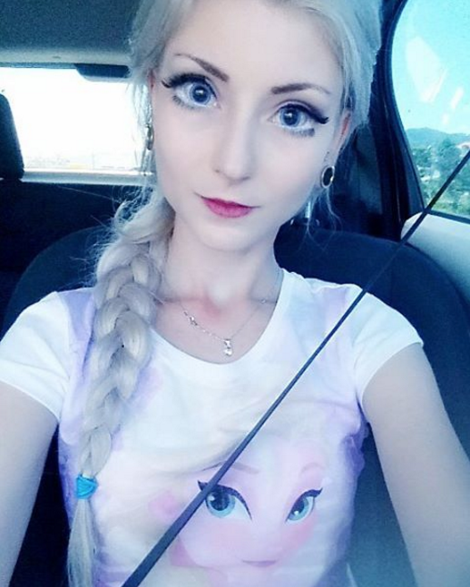 Watch Out Human Barbie There S A Real Life Elsa From Frozen Now See The Pics Life Style