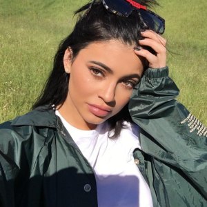 Kylie jenner magazine photoshop