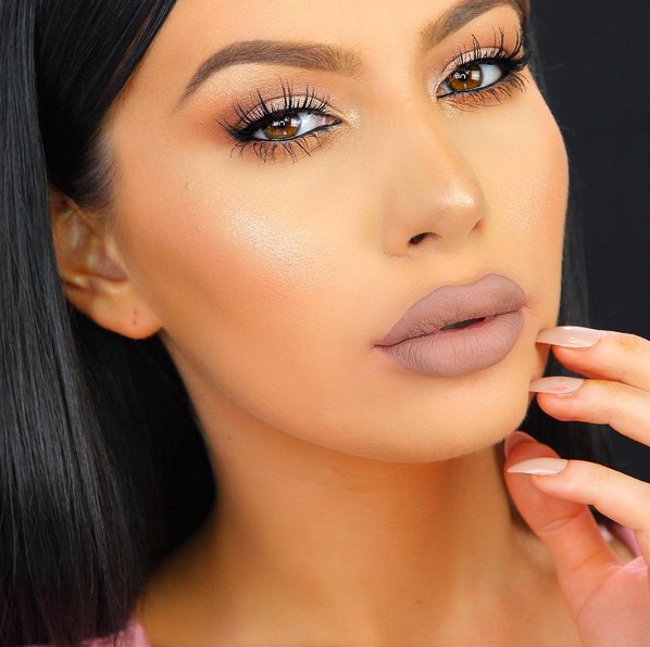 Kim kardashian lookalike 3