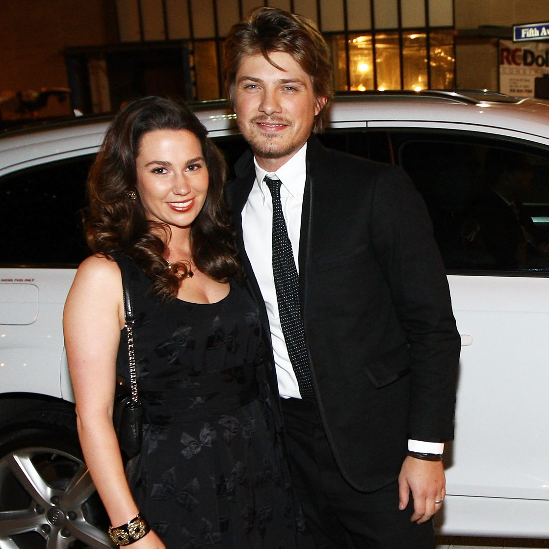Taylor hanson natalie bryant married