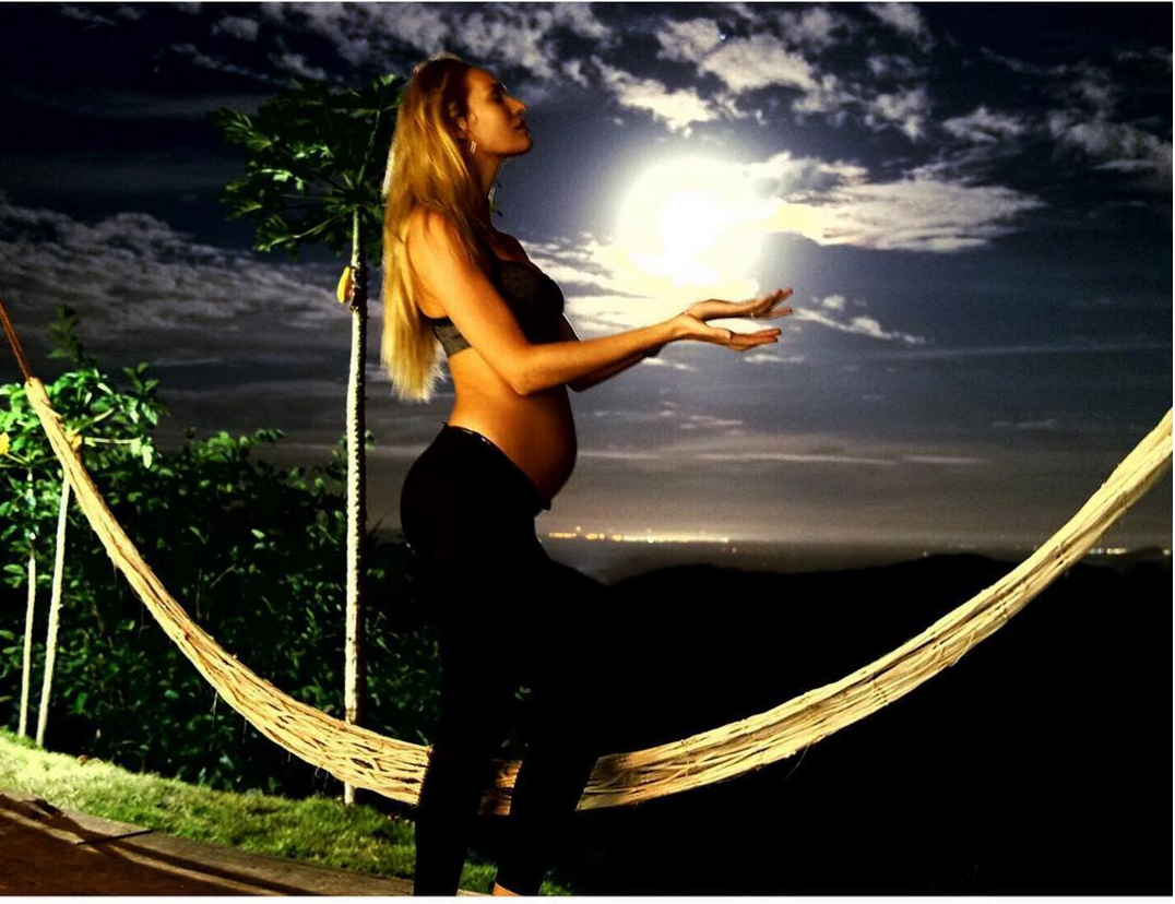 Candice swanepoel baby bump 1