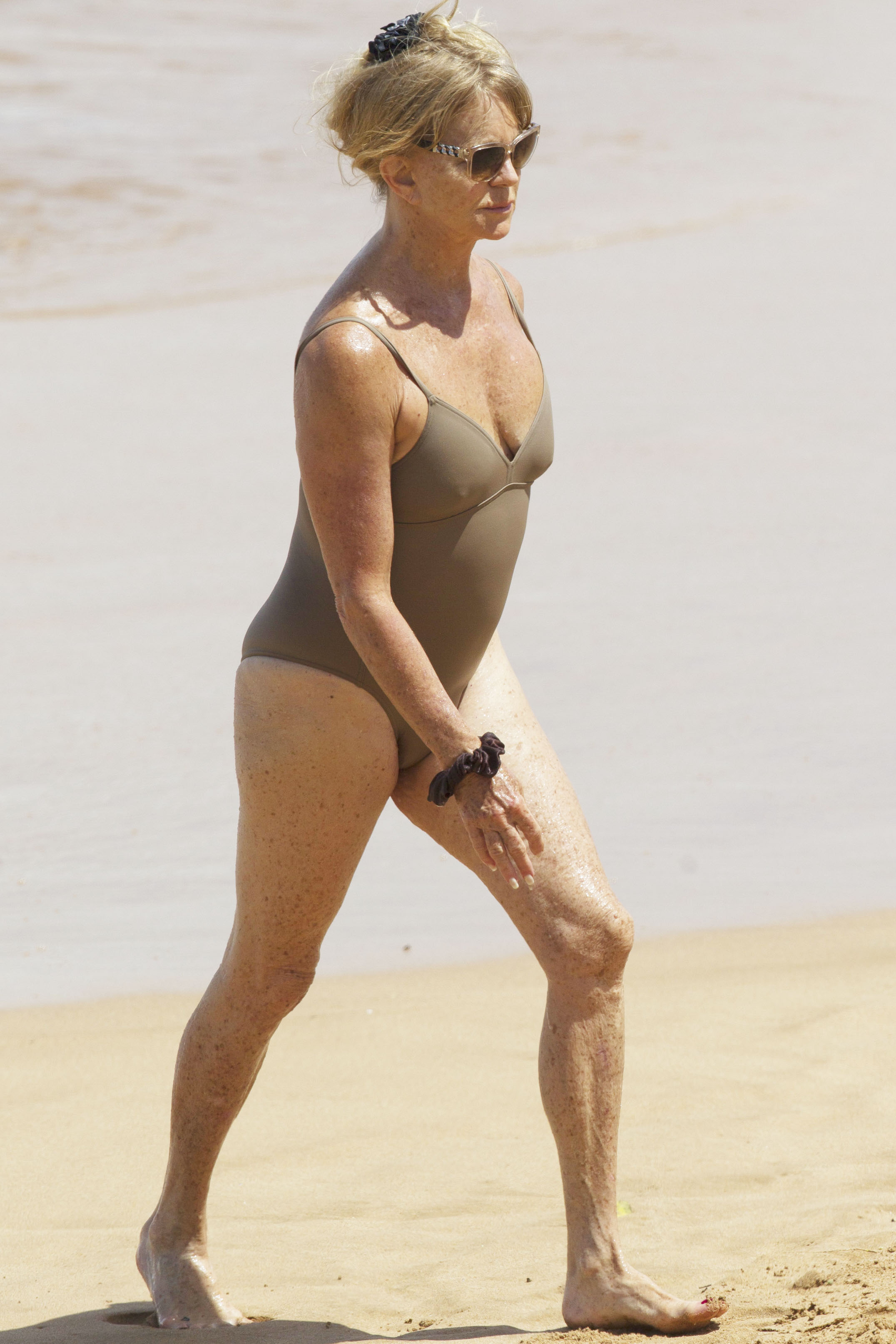 Goldie hawn bathing suit 2