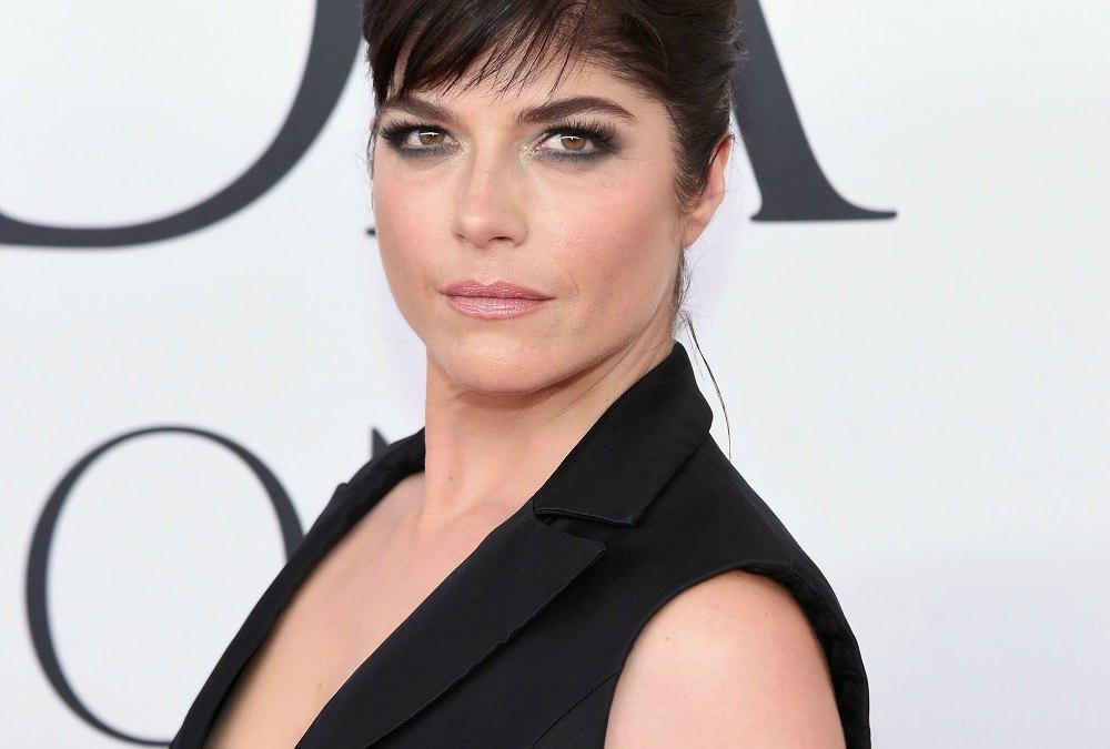 Selma blair drinking plane meltdown