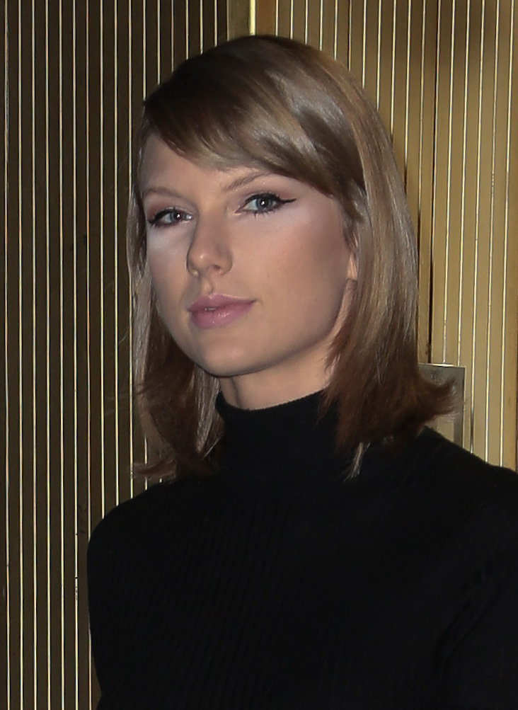 Taylor swift makeup fail