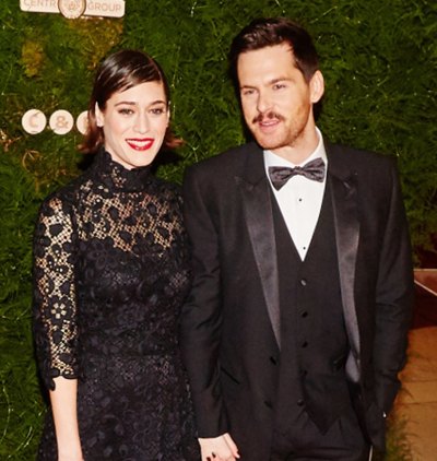 lizzy caplan tom riley getty images lizzy caplan tom riley getty images