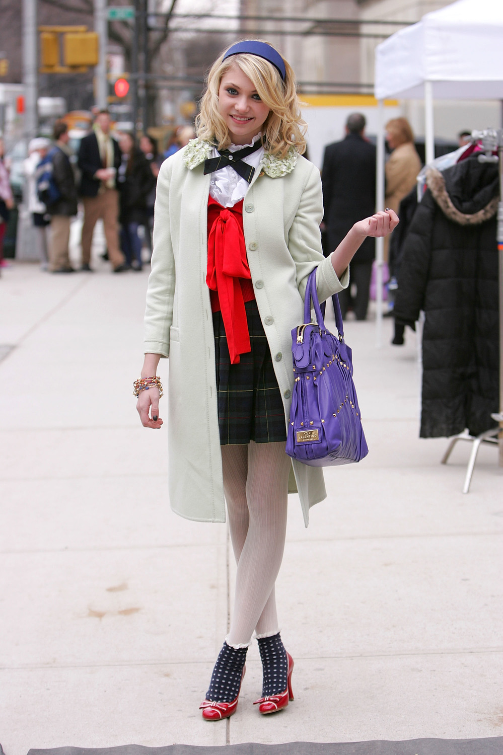 A Look Back At Taylor Momsen's Style Evolution on 'Gossip Girl'! - Life &  Style