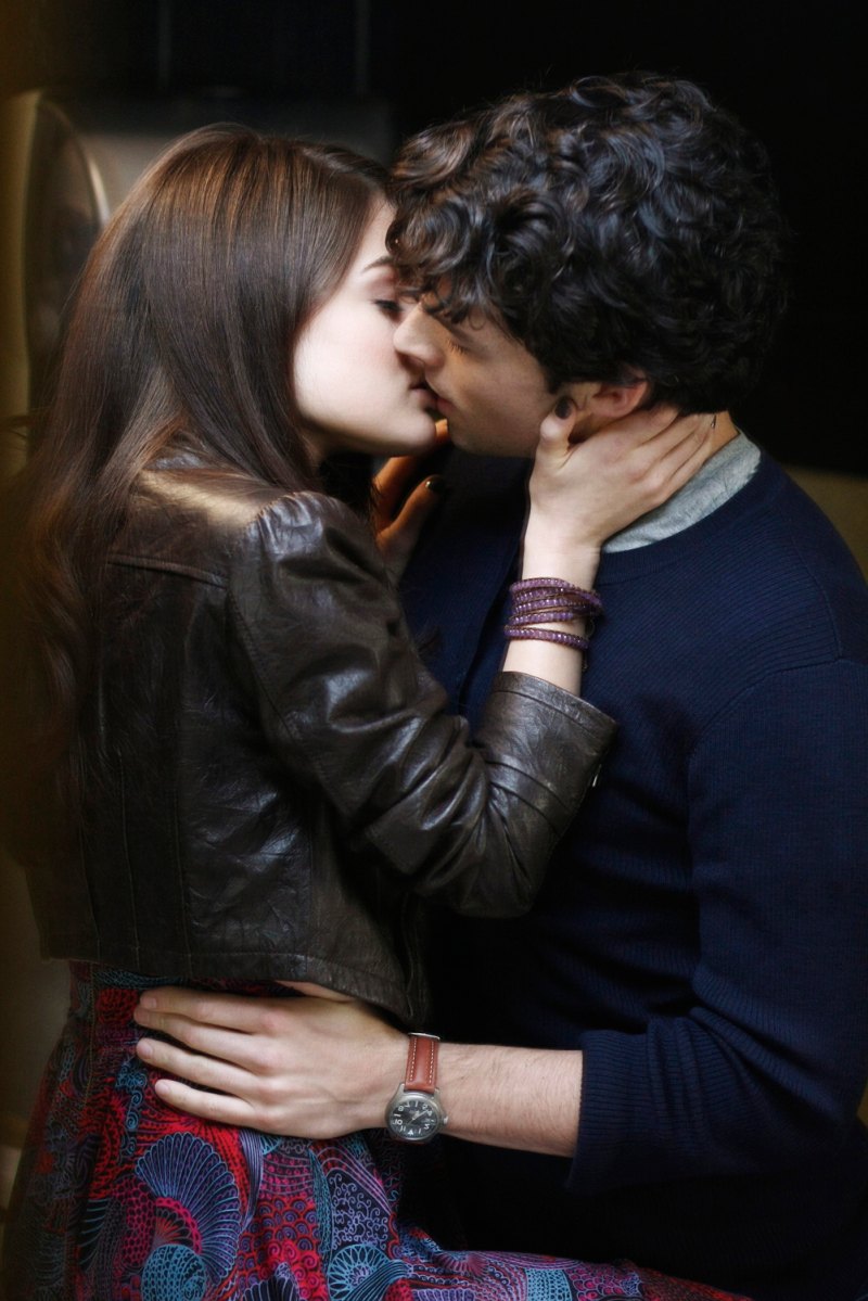 Aria ezra pll season one