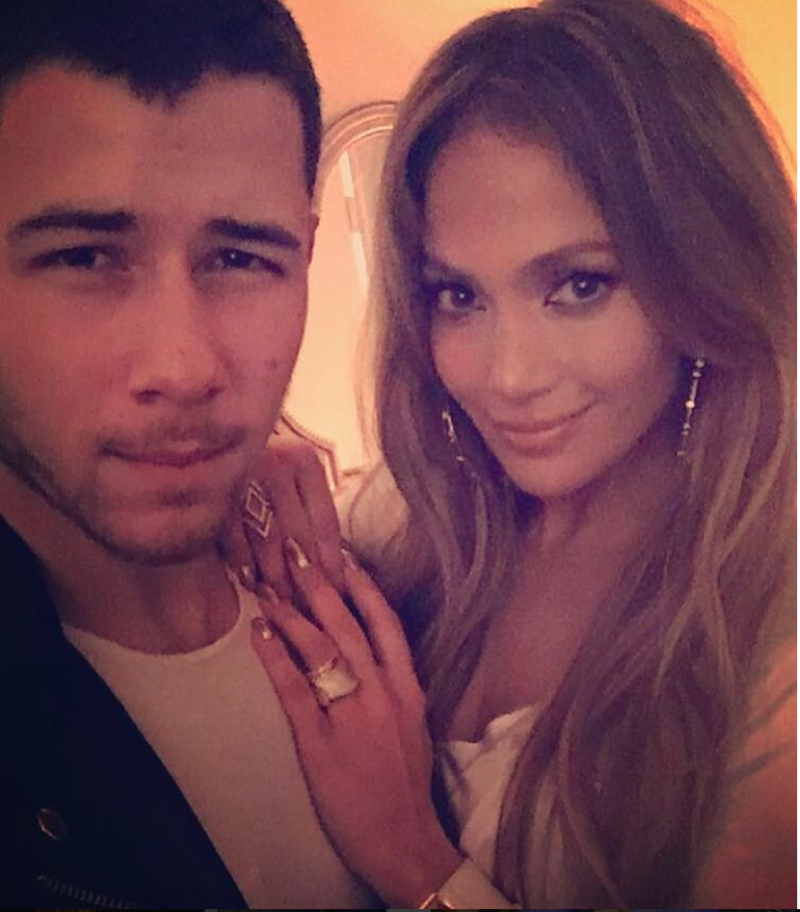 Nick jonas jlo selfie