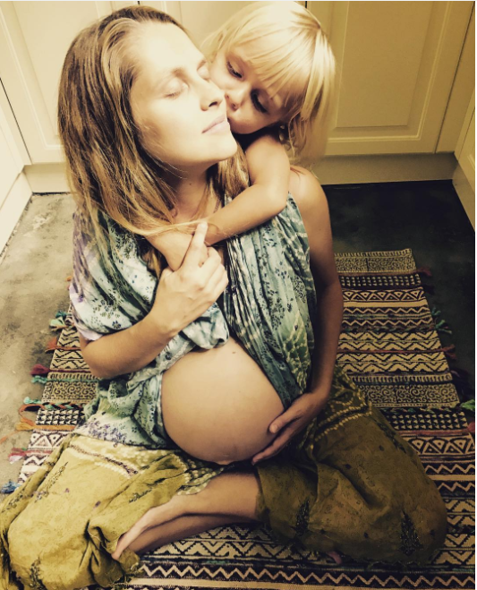 Teresa palmer baby bump 40weeks