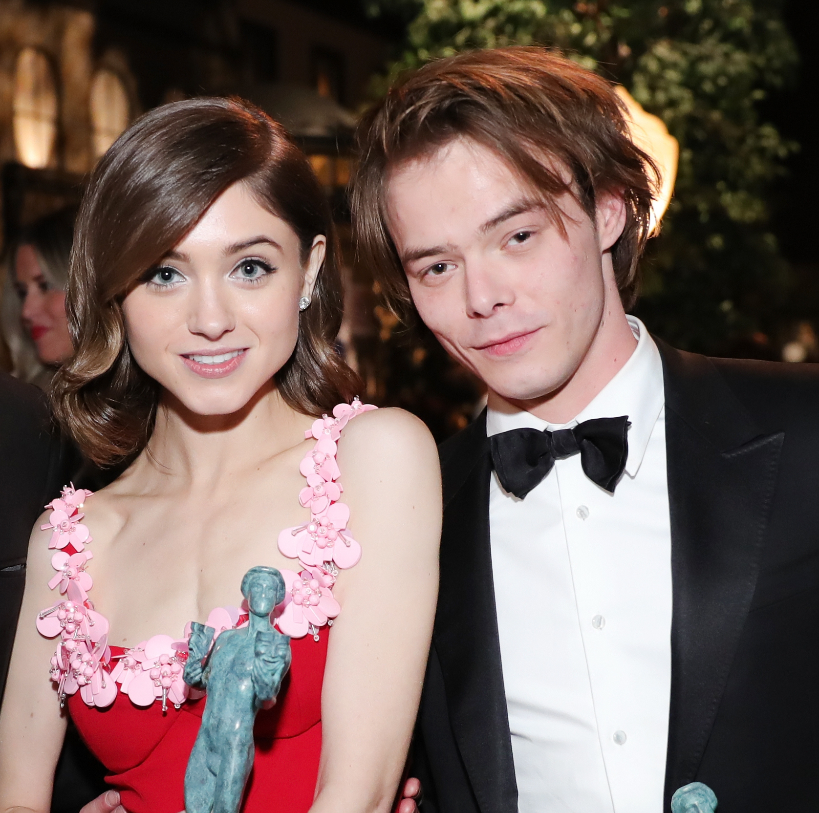 'Stranger Things' SAG Award Winners Natalia Dyer and Charlie Heaton Are ...
