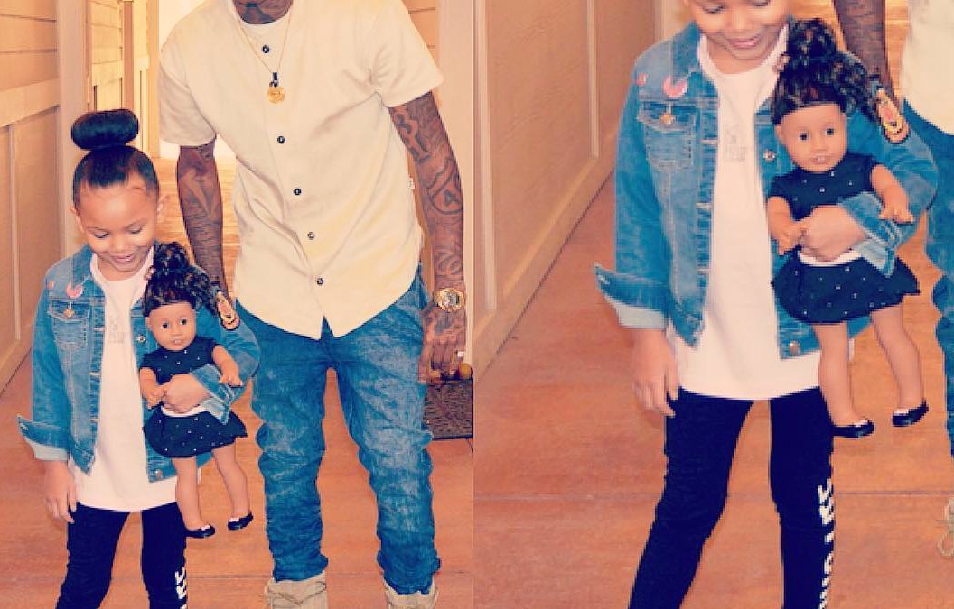 Single dad does daughters hair