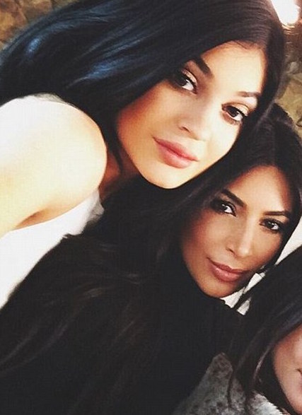 Kim kardashian and kylie jenner lookalike 02